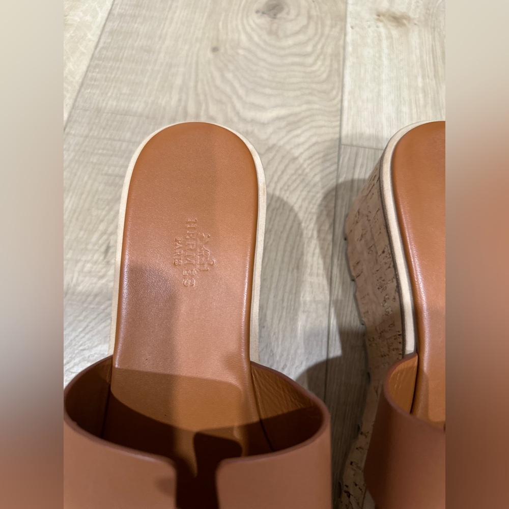 Hermes Eze sandals in gold, size 39 - Picture 5 of 10